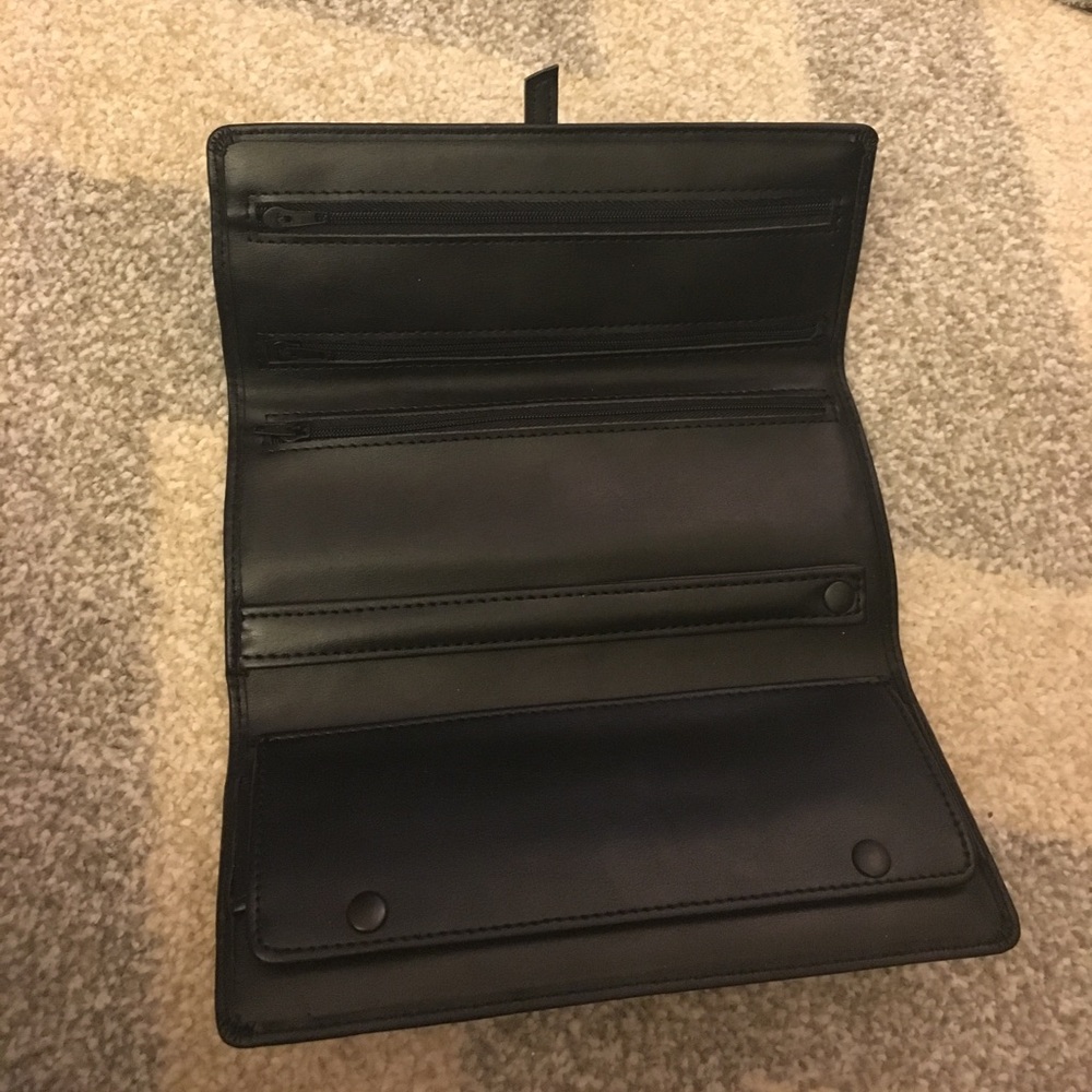 Travel Accessory Holder - Picture 2 of 3